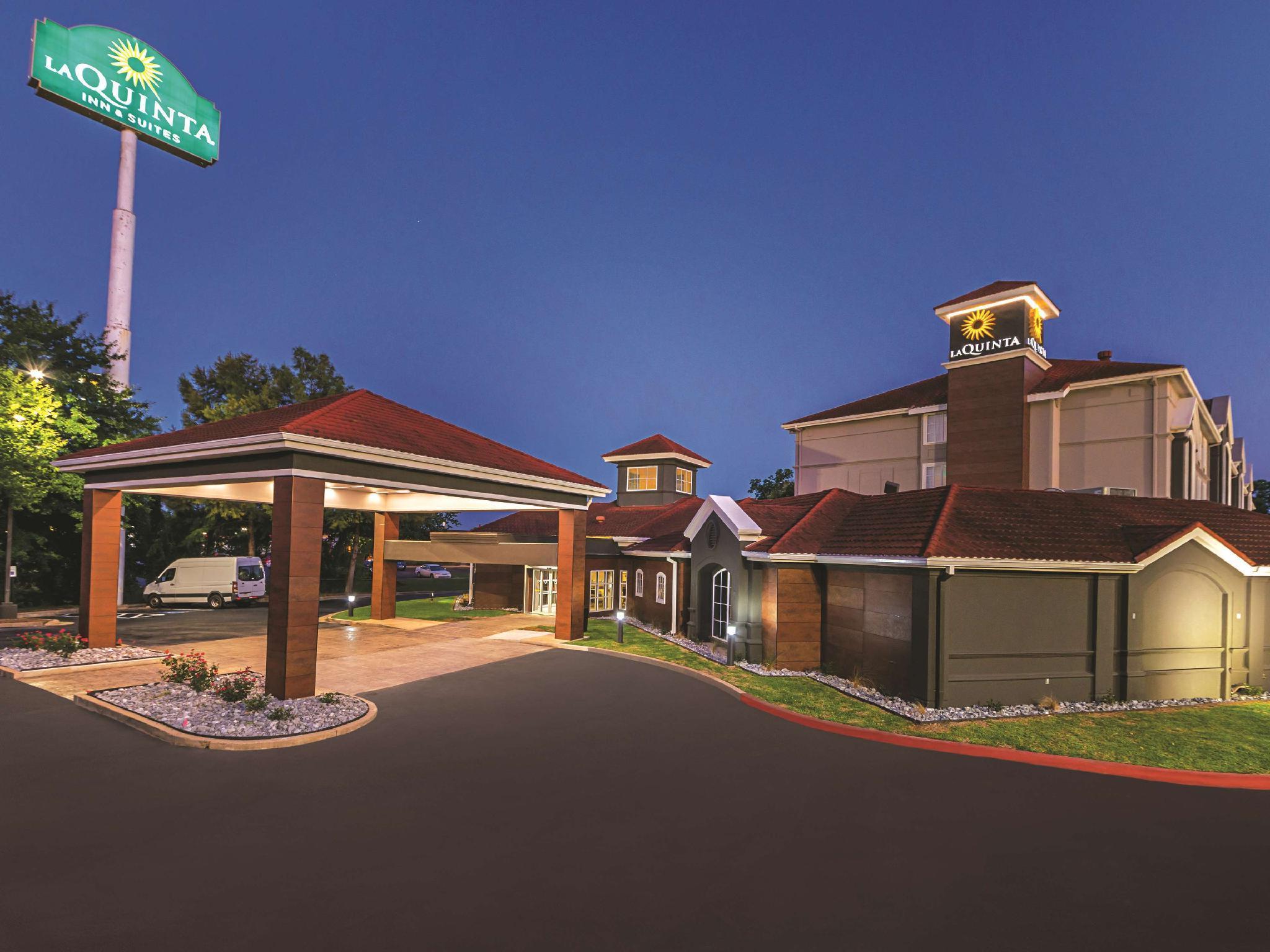 Hotel La Quinta By Wyndham Alexandria Airport Exterior foto