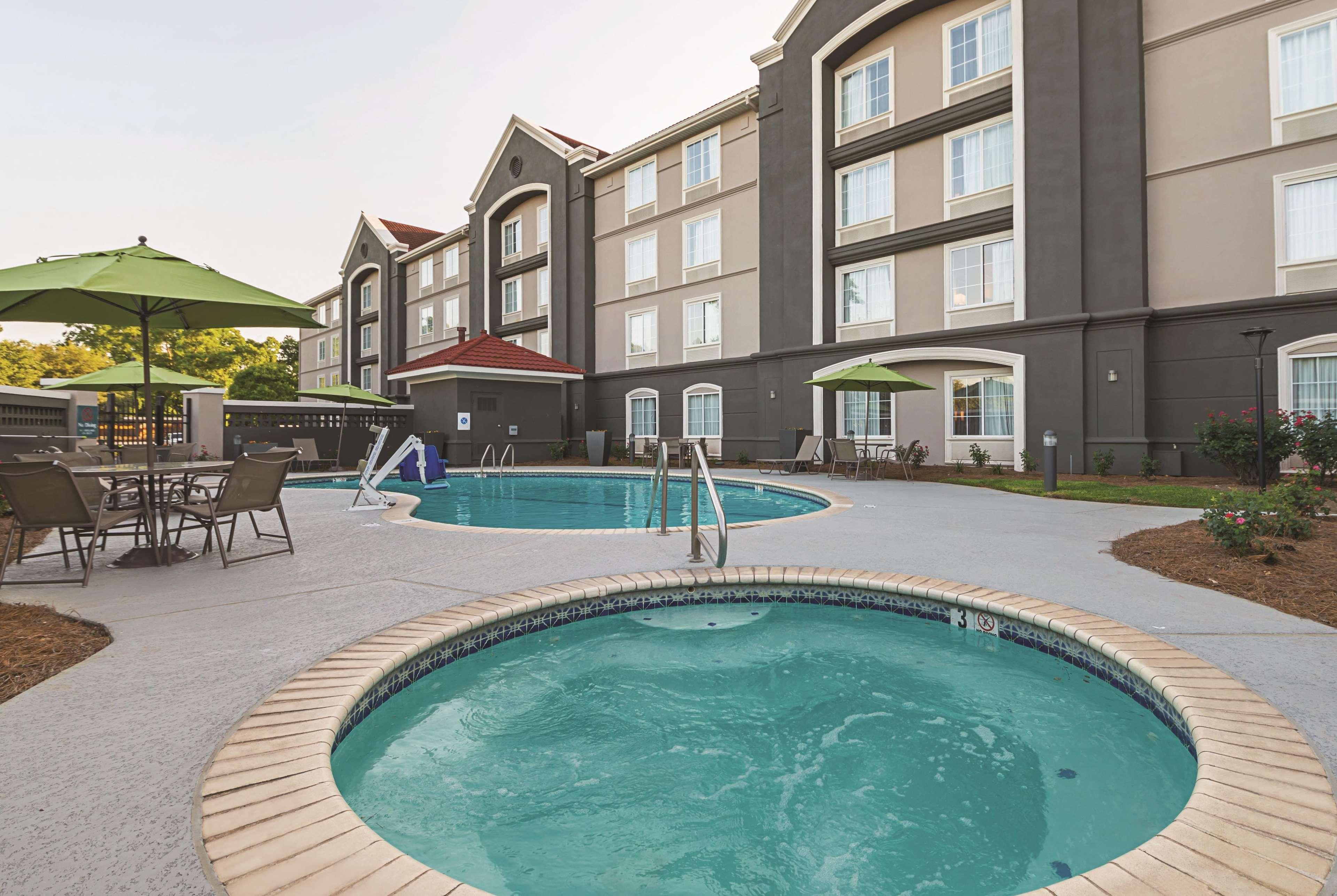 Hotel La Quinta By Wyndham Alexandria Airport Exterior foto