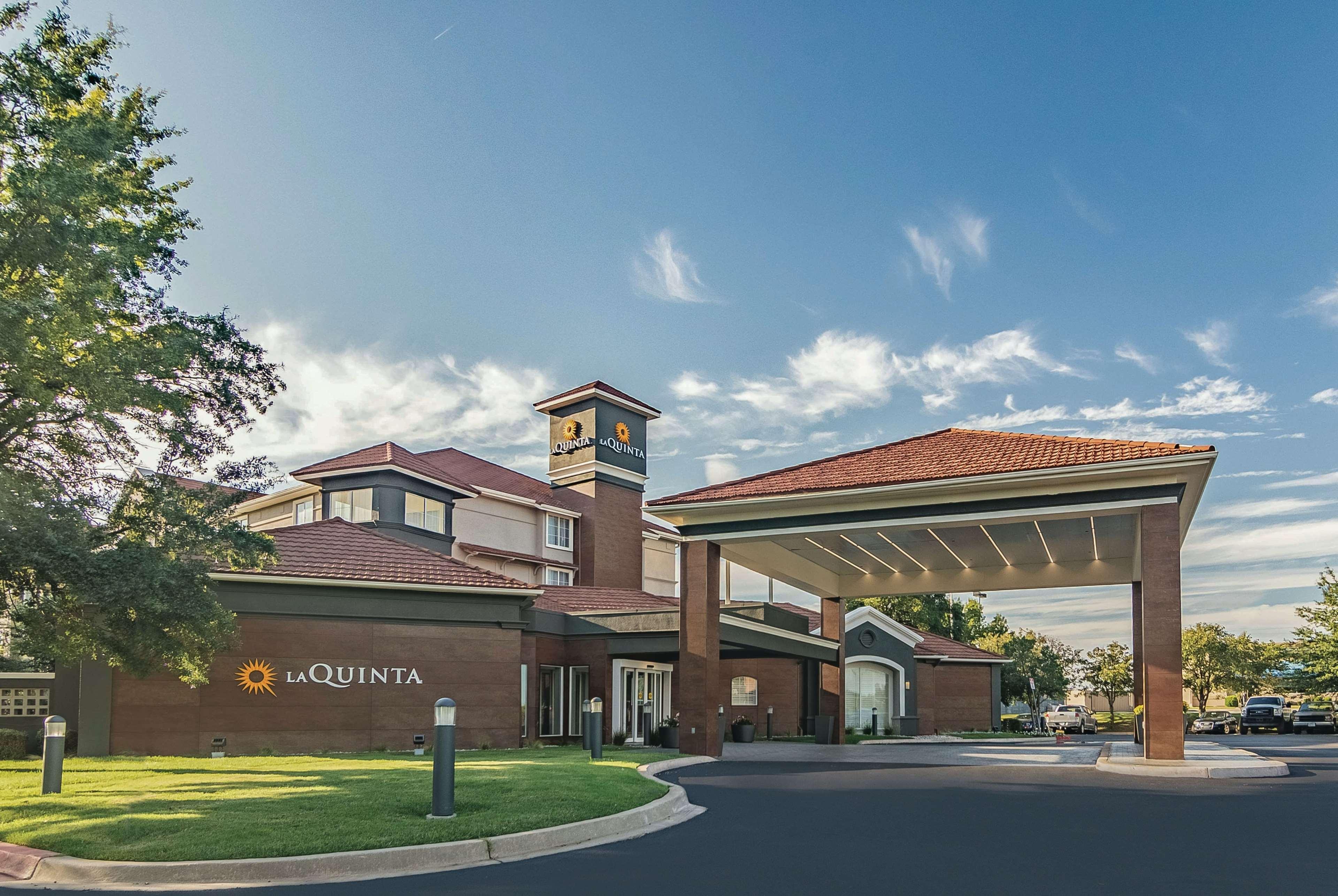 Hotel La Quinta By Wyndham Alexandria Airport Exterior foto